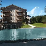 Hotel Q!